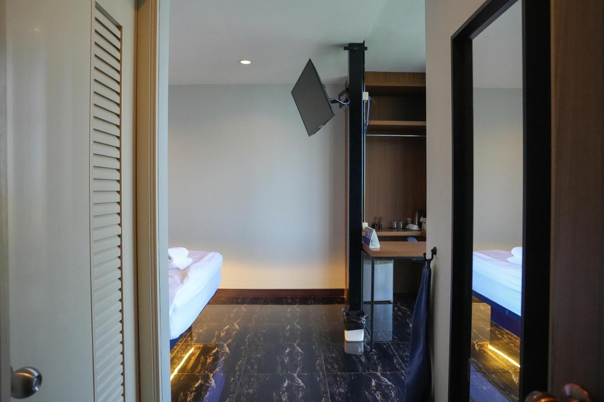 Skyline Resort Ban Khlong Lat Bua Khao Exteriör bild
