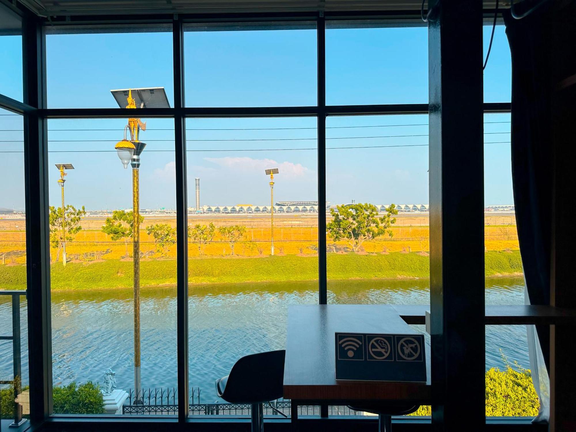 Skyline Resort Ban Khlong Lat Bua Khao Exteriör bild