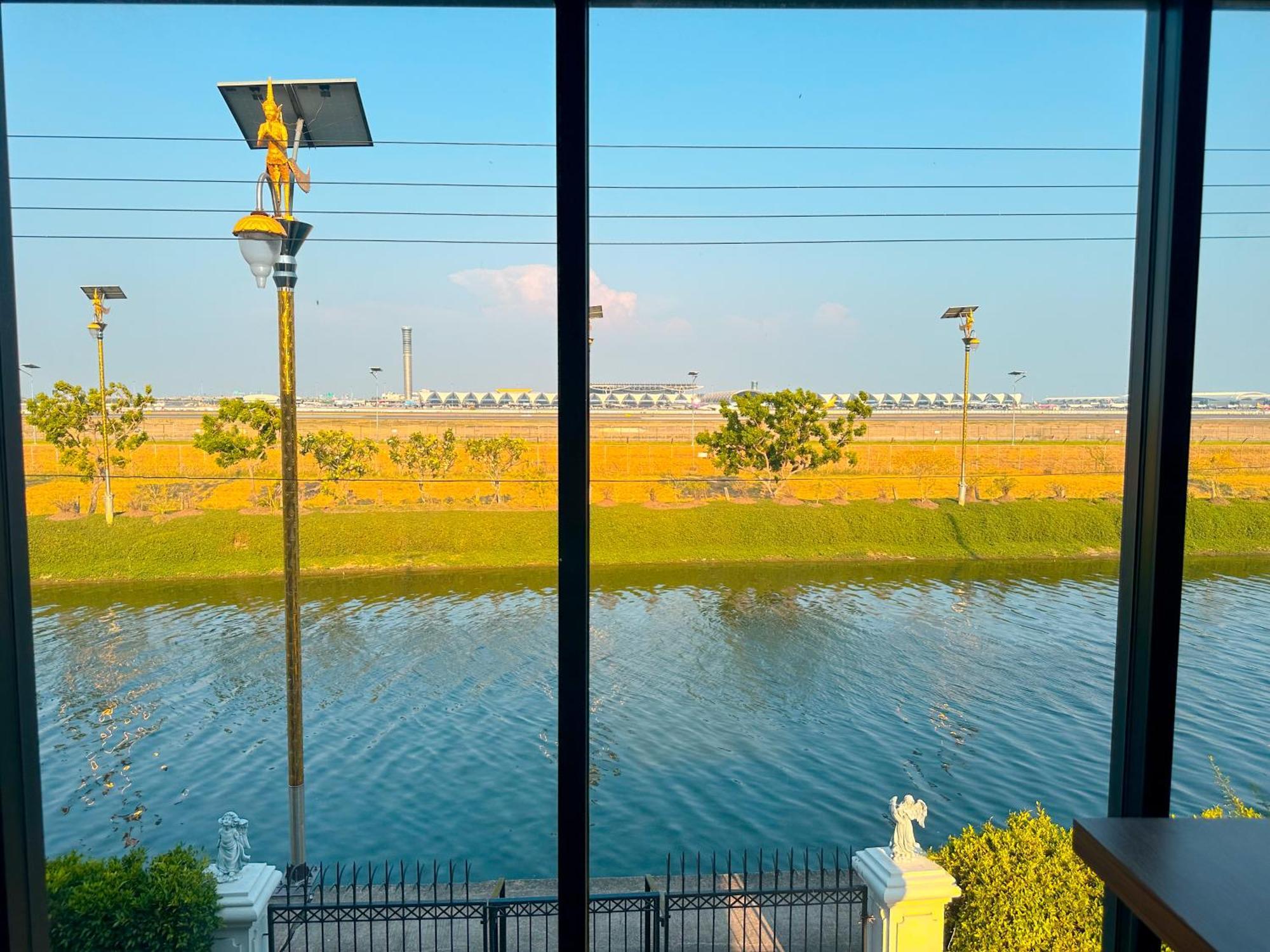 Skyline Resort Ban Khlong Lat Bua Khao Exteriör bild